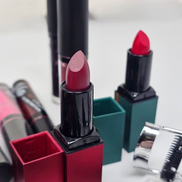 Assorted Lipstick Set – 22 Shades + Lipliner, Glitter Mascara, Eyelash Curler - Picture 8 of 11